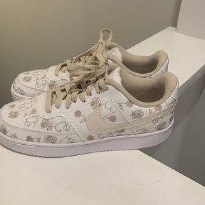 Womens Nike sneakers NEW